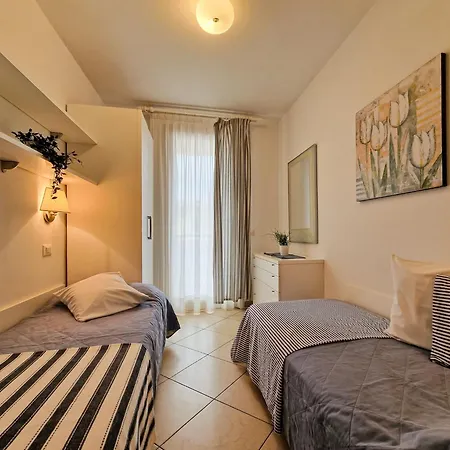 Beautiful Flat In With Pool Apartman Bibione