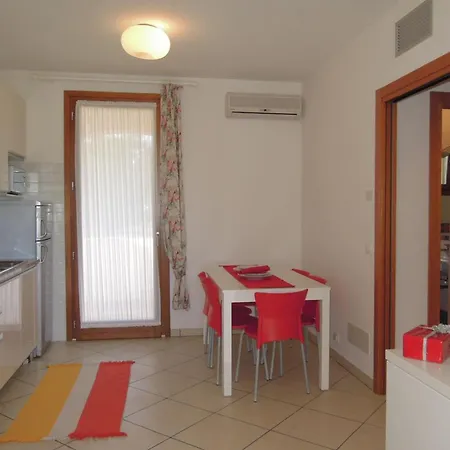 Appartamento Beautiful Flat In With Pool
