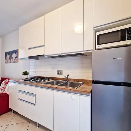 Beautiful Flat In With Pool Μπιμπιόνε