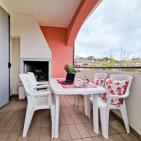 Beautiful Flat In With Pool * Μπιμπιόνε