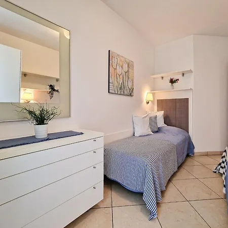 Beautiful Flat In With Pool Μπιμπιόνε