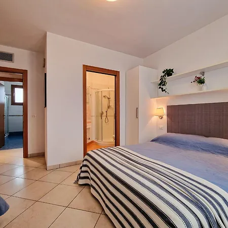 Beautiful Flat In With Pool * Μπιμπιόνε