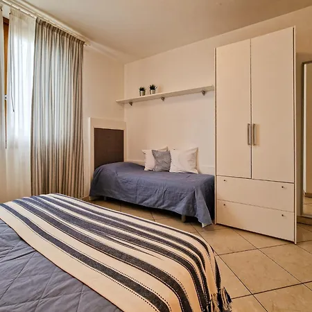 Beautiful Flat In With Pool Μπιμπιόνε